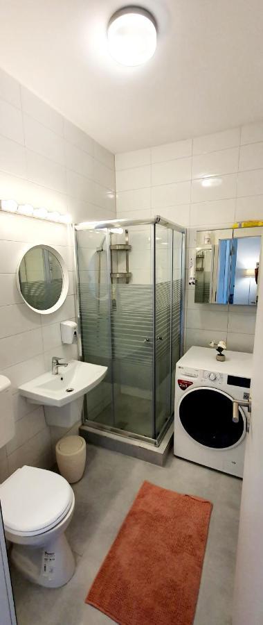 New Cozy Apartment 3 Min To Subway 24H/7 Self Check-In Popesti-Leordeni Exteriör bild